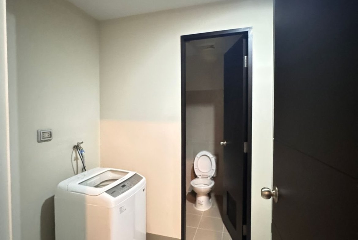 Luxury high-rise condominium in Uptown Bonifacio BGC