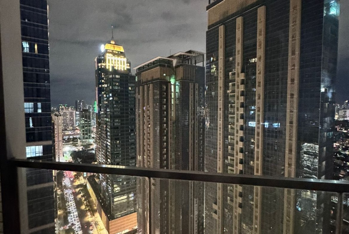 Luxury high-rise condominium in Uptown Bonifacio BGC