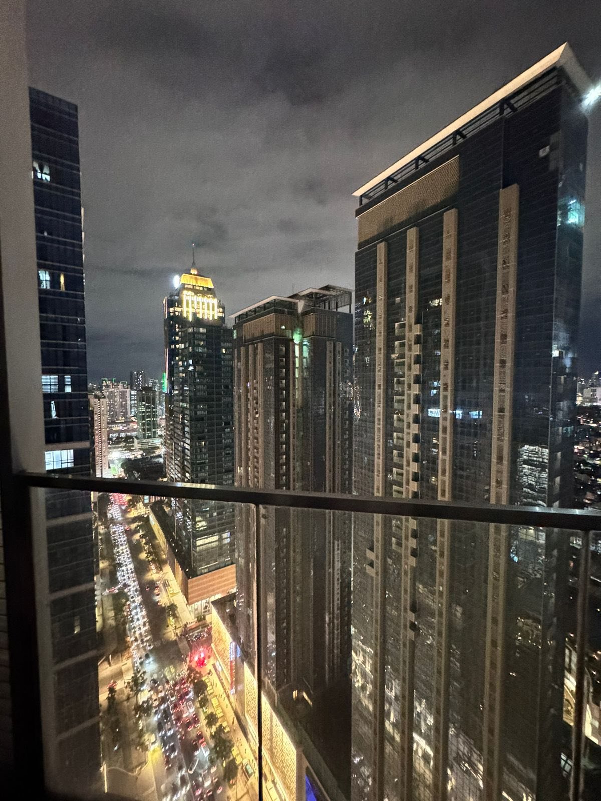 Luxury high-rise condominium in Uptown Bonifacio BGC