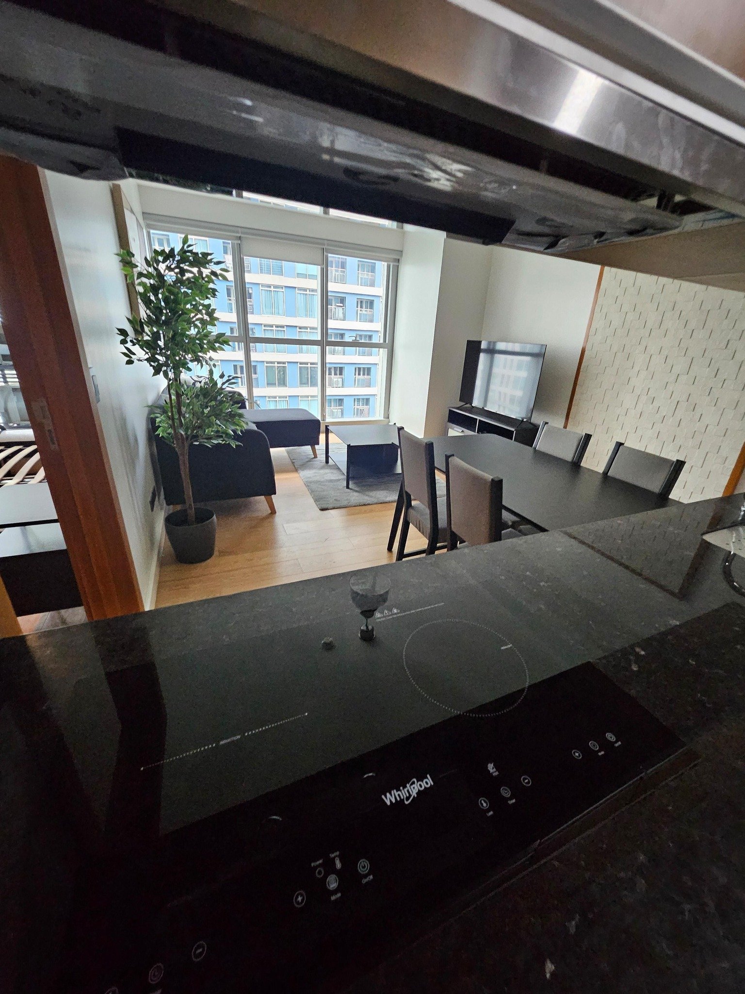 Luxury 1-Bedroom Condo for Rent at The Seasons Residences – Haru Tower (Above Mitsukoshi Mall, BGC)