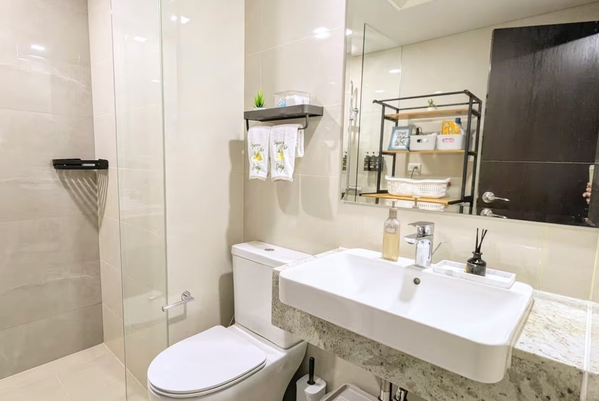 Fully Furnished 1-Bedroom Condo for Sale at Park McKinley West – Income-Generating Airbnb Unit for sale